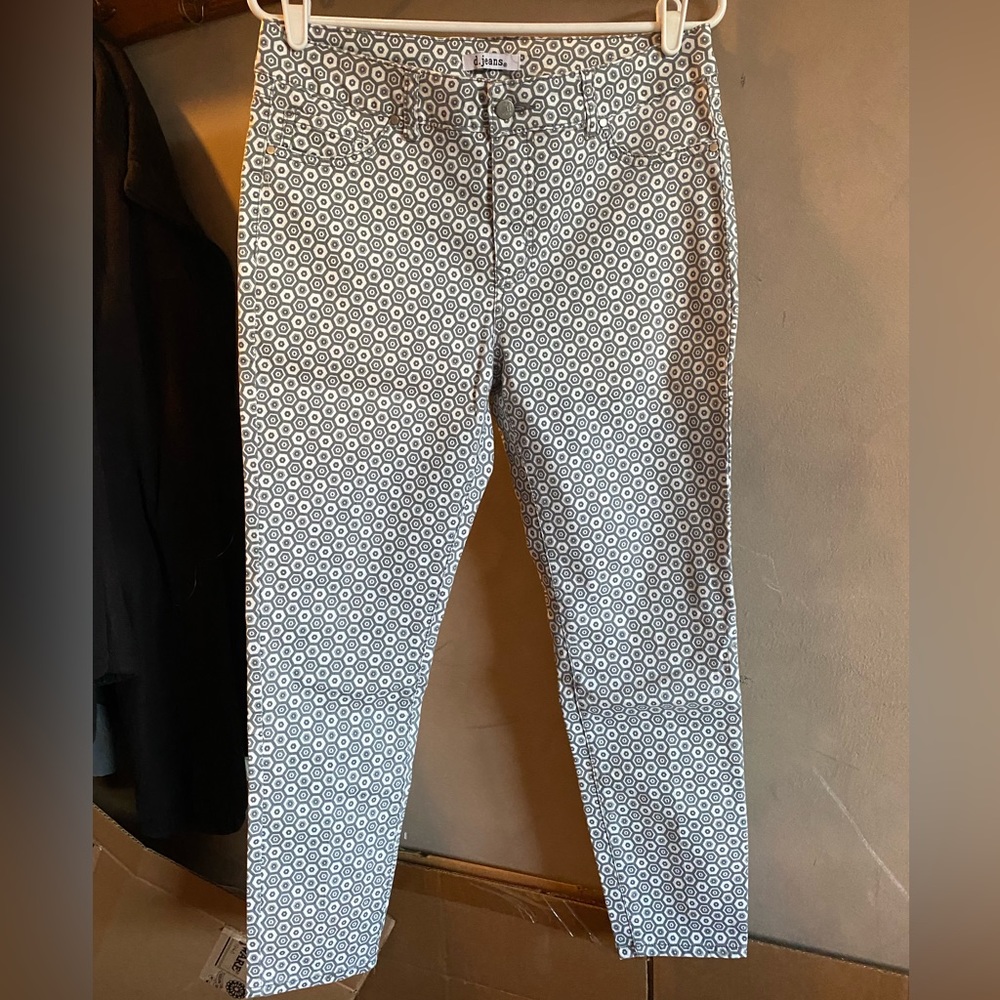 D. Jeans Hexagon Patterned Ankle Pants